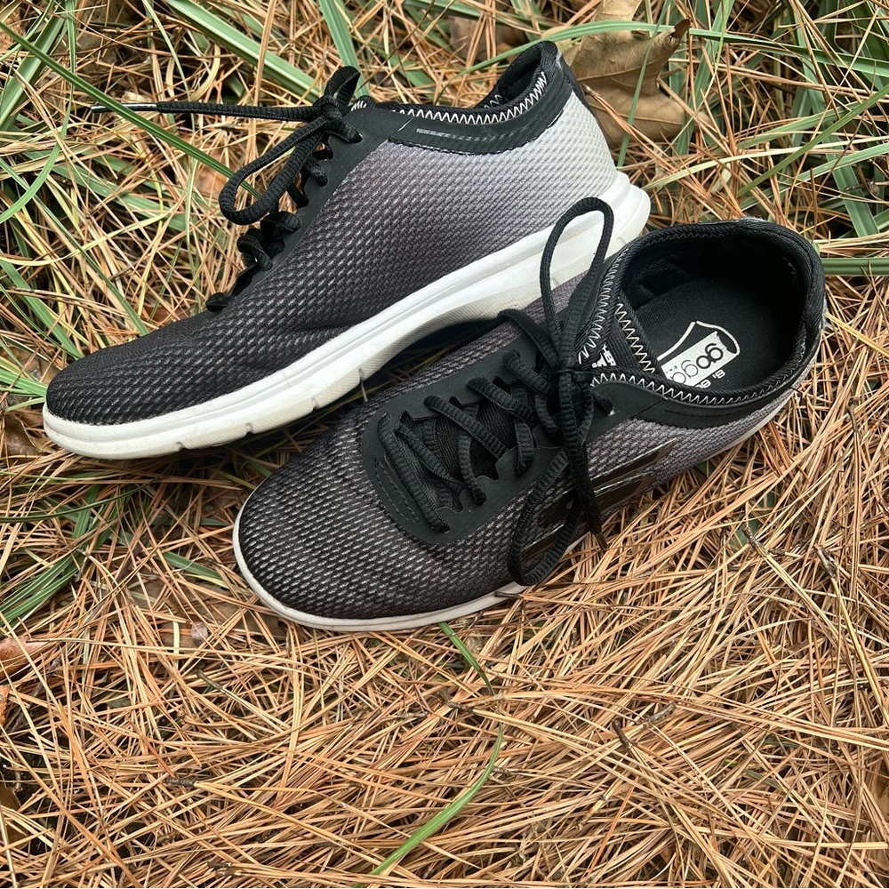 SKECHERS Ladies SIZE 5.5 SNEAKERS